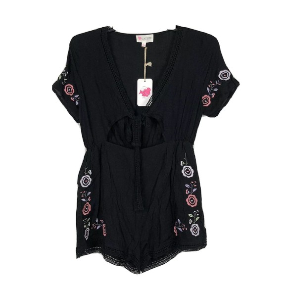 L’atiste Pants - L’atiste By Amy womens romper shorts Size L Black Embroidered Flowers